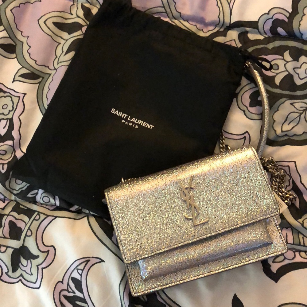 Saint Laurent Metallic Monogram Wallet on Chain - Picture 4 of 6